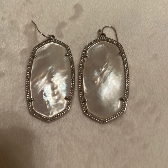 Kendra Scott Danielle Silver Ivory Mother of Pearl - Picture 1 of 1